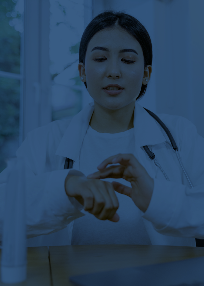 Profesional de la Salud aplicando Producto Sanitario